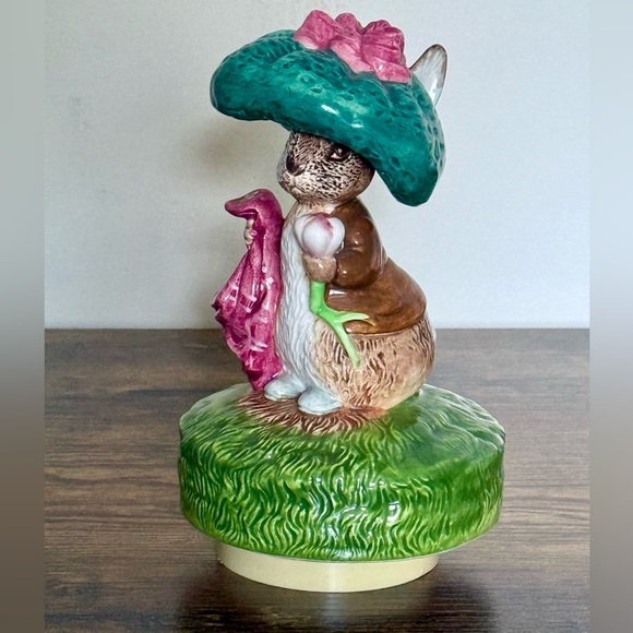 Benjamin Bunny Music Box Vintage Schmid Rotating Peter Rabbit Figurine - Picture 7 of 12